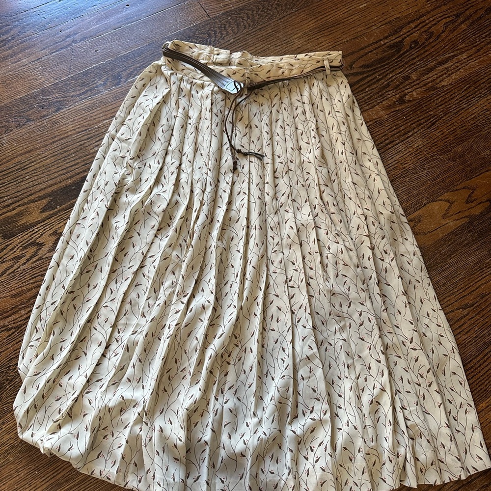 Elegant Cream Patterned A-Line Skirt